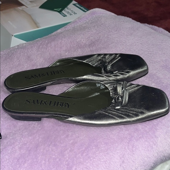 Sam & Libby Silver Mules - Picture 5 of 7